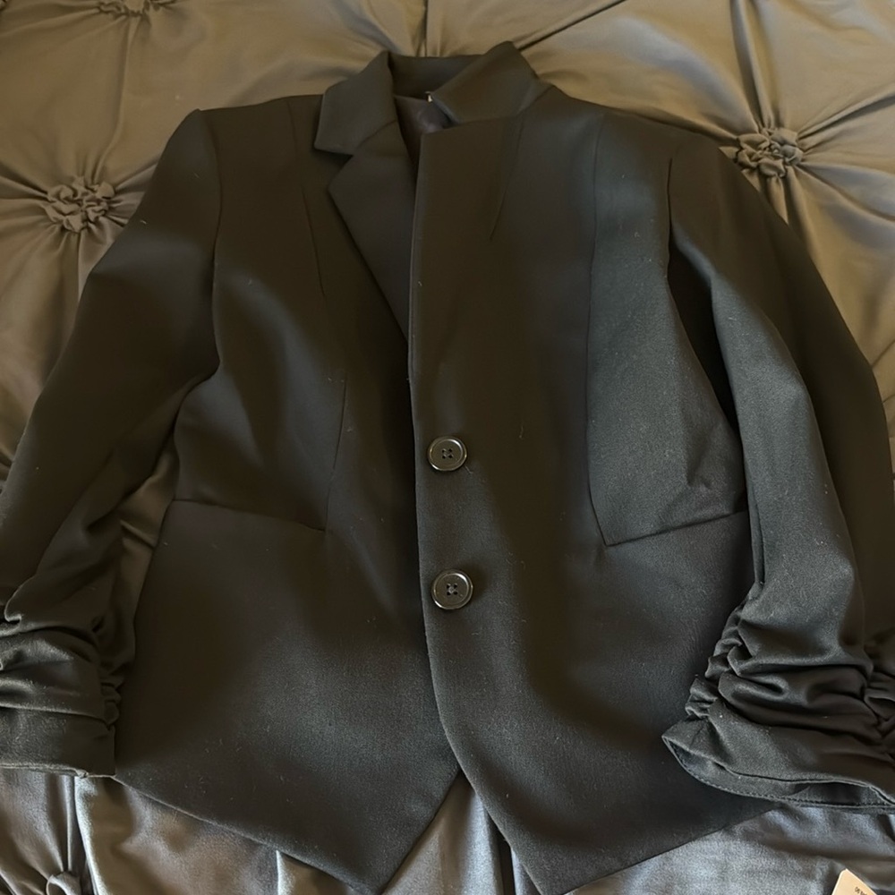 Adorable black blazer perfect for work
